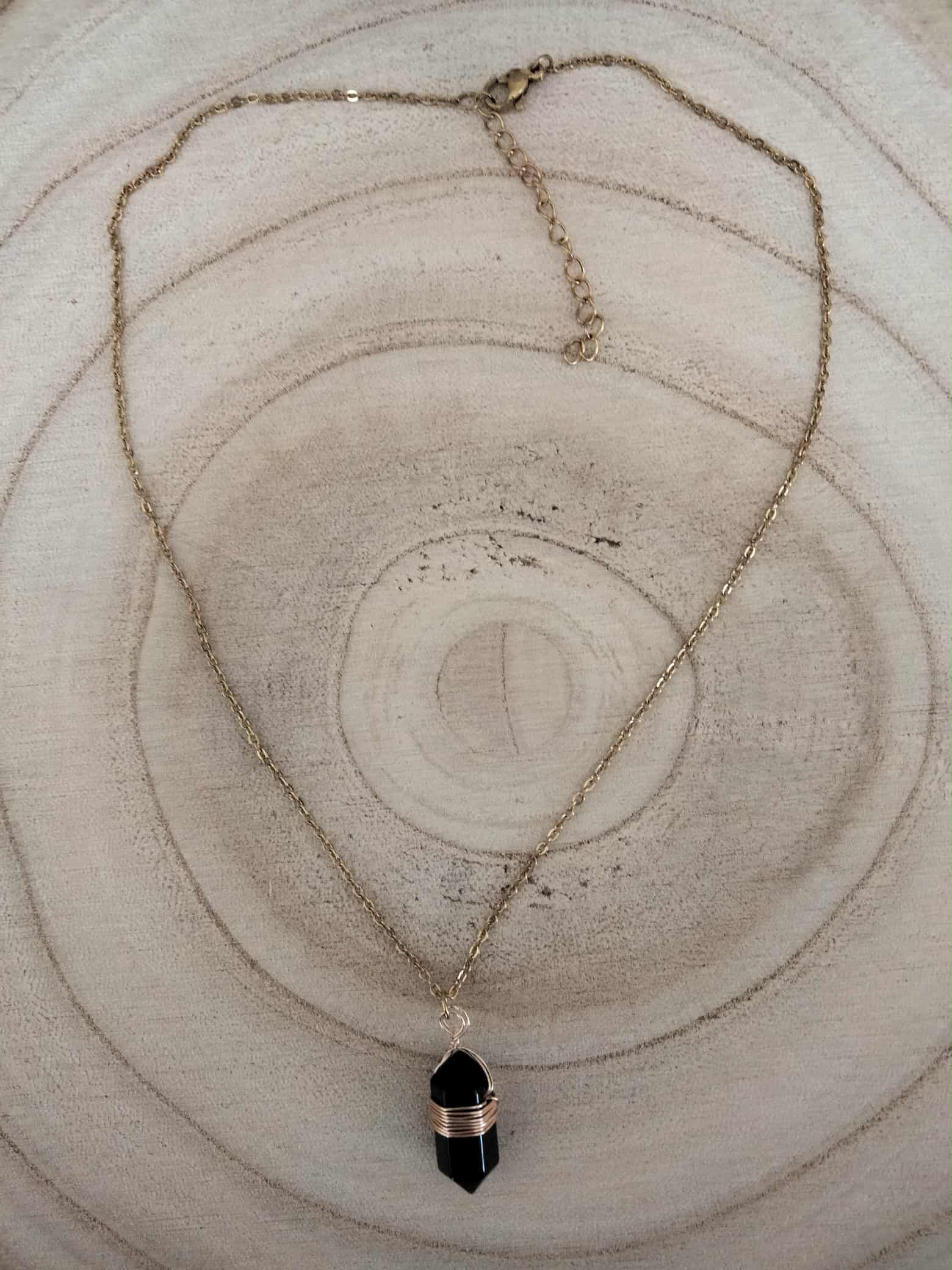 Collier doré obsidienne noire